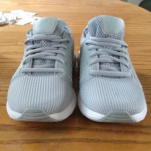 Women's under armour surge se shoe NWOT or box